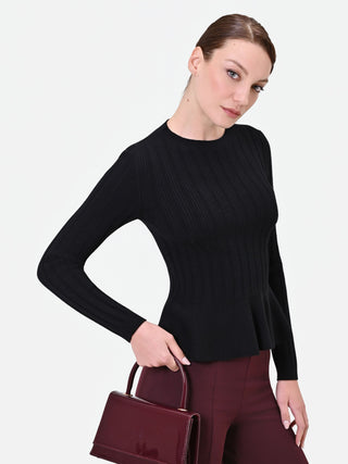 Maglia nera a costine con fondo a peplo