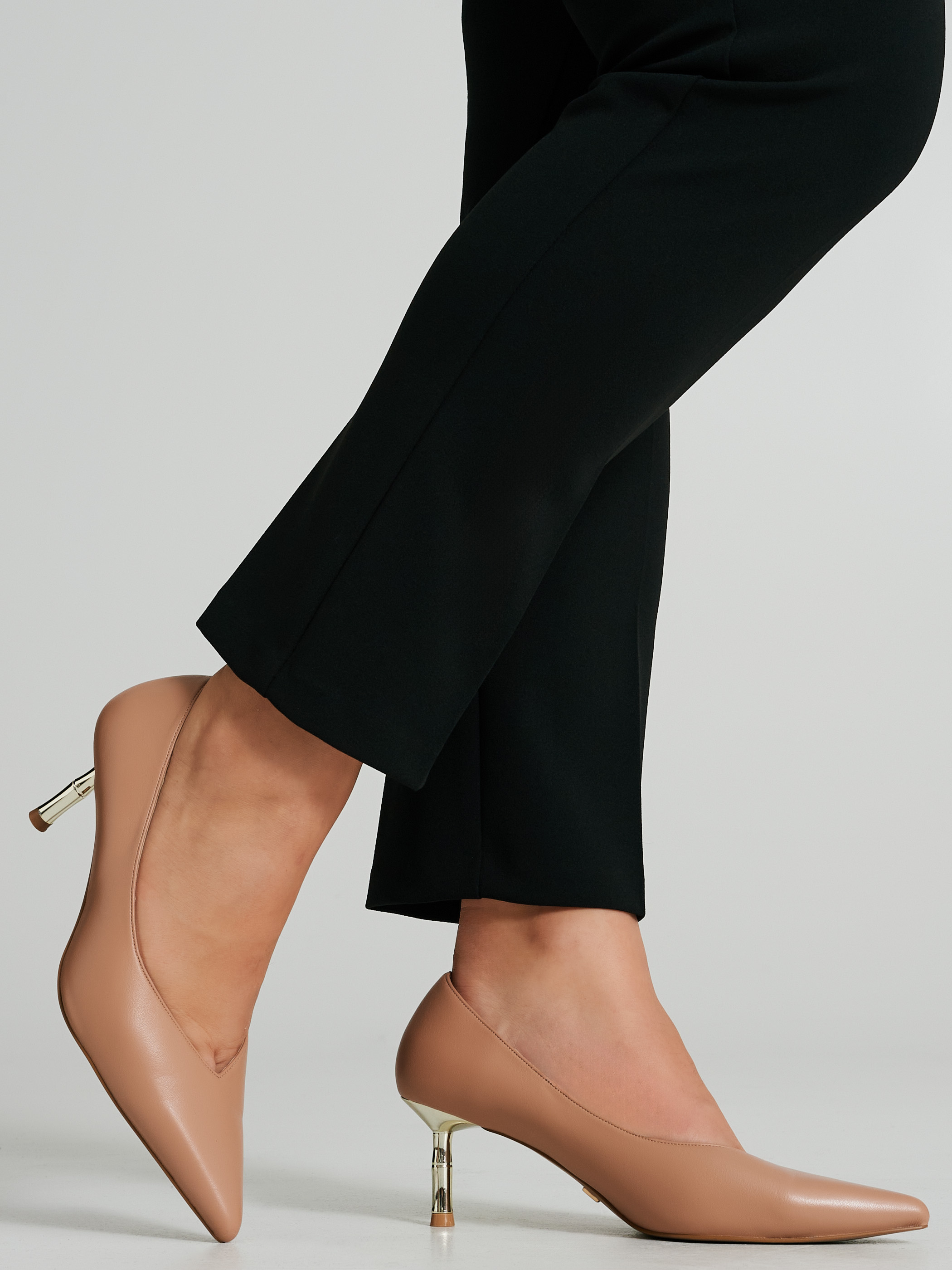 Escarpin deals talon doré