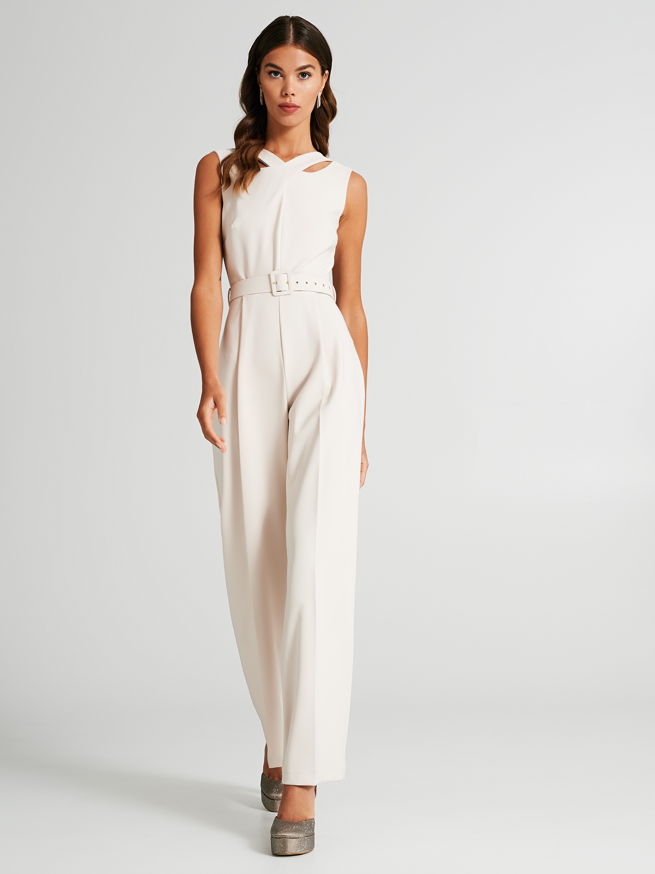 Tuta con doppio cut out