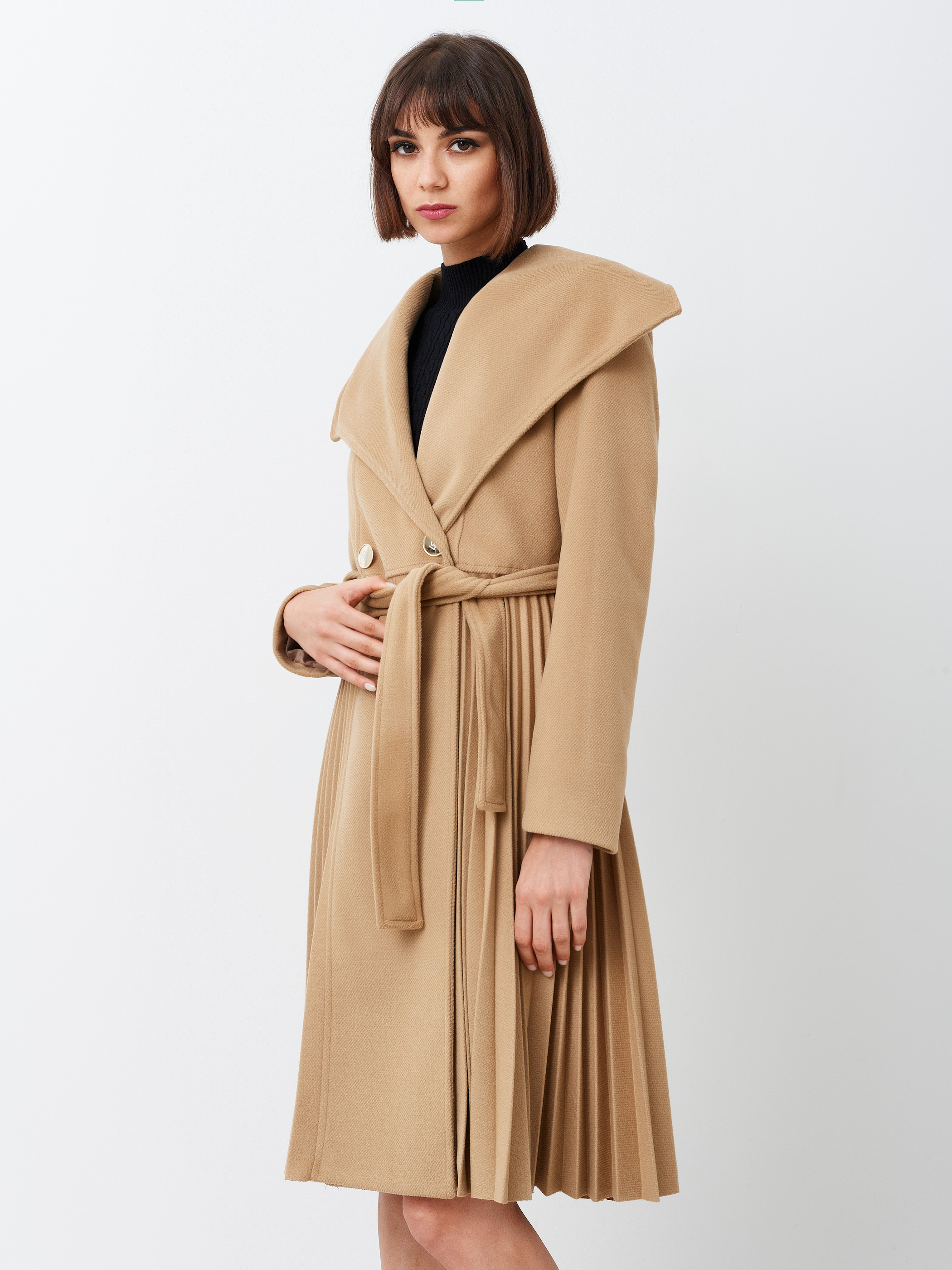 Cementerio Feudo definido Abrigo plisado color camel | Camello Beige | Mujer | Rinascimento