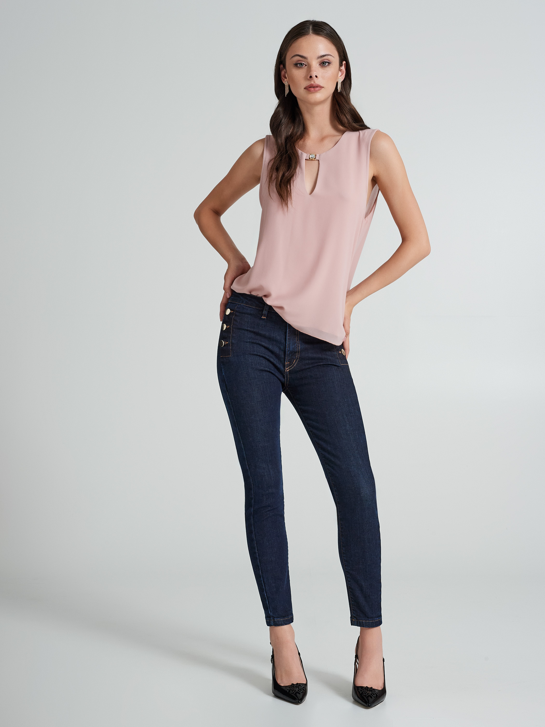 Jeans con bottoni a vista new arrivals