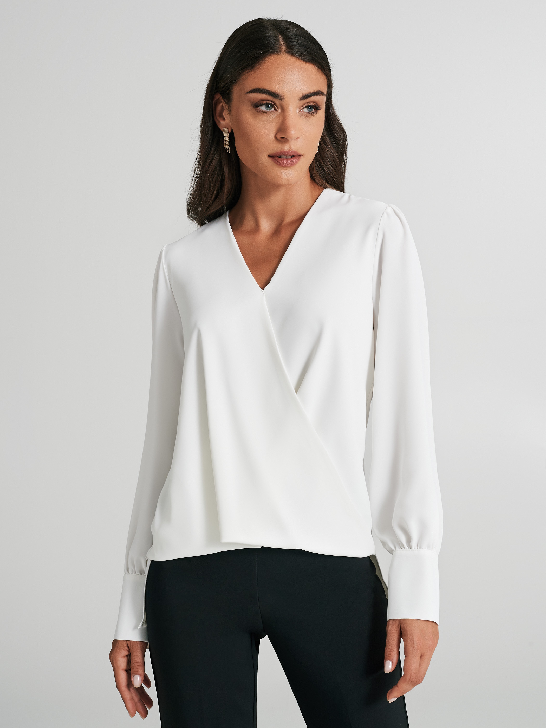 Blusa con 2025 fruncido