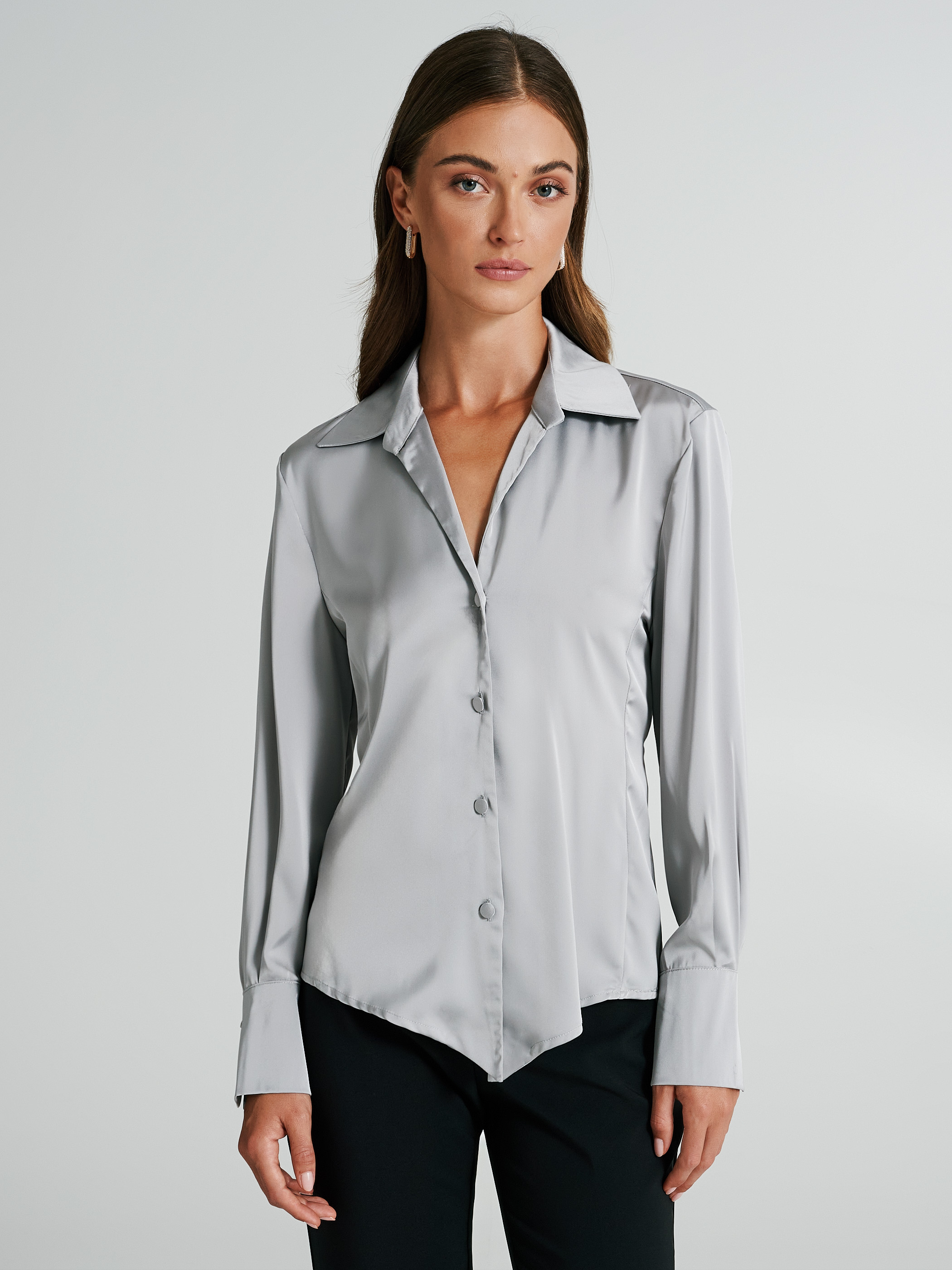 Camicia sfiancata in raso con bottoni