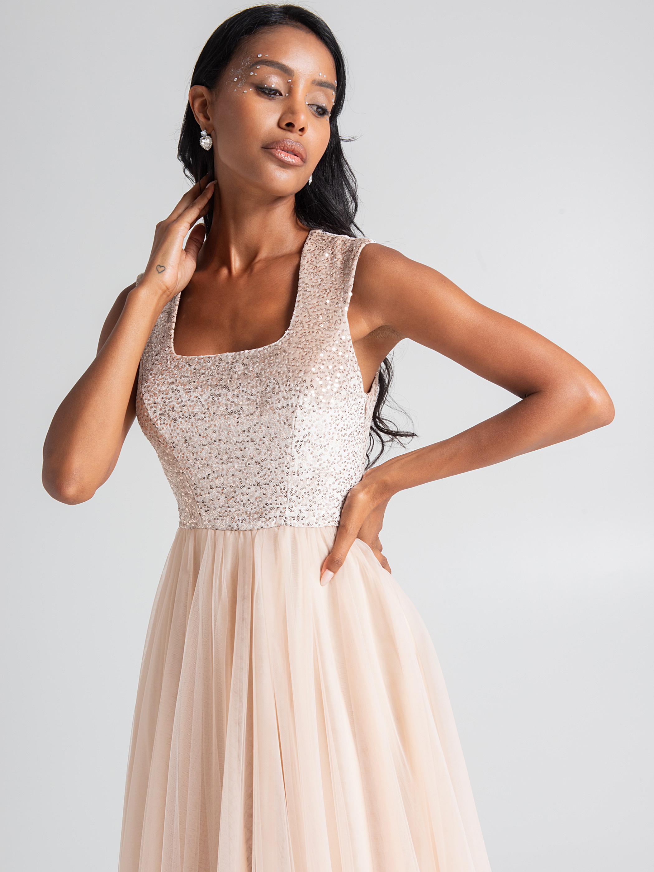Robe avec tulle sales