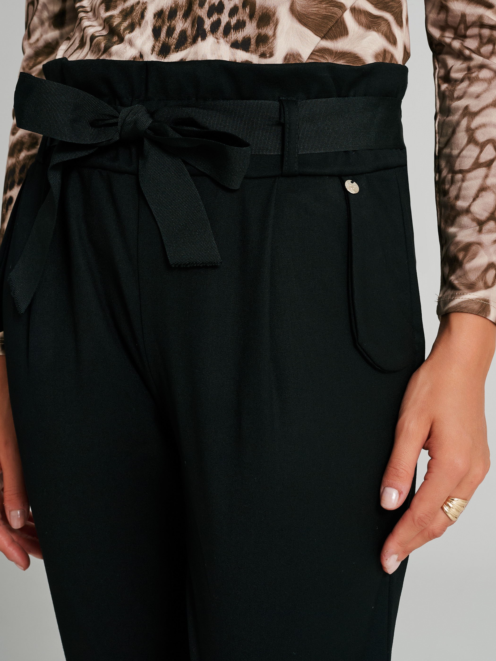 Pantalon carotte avec noeud sales
