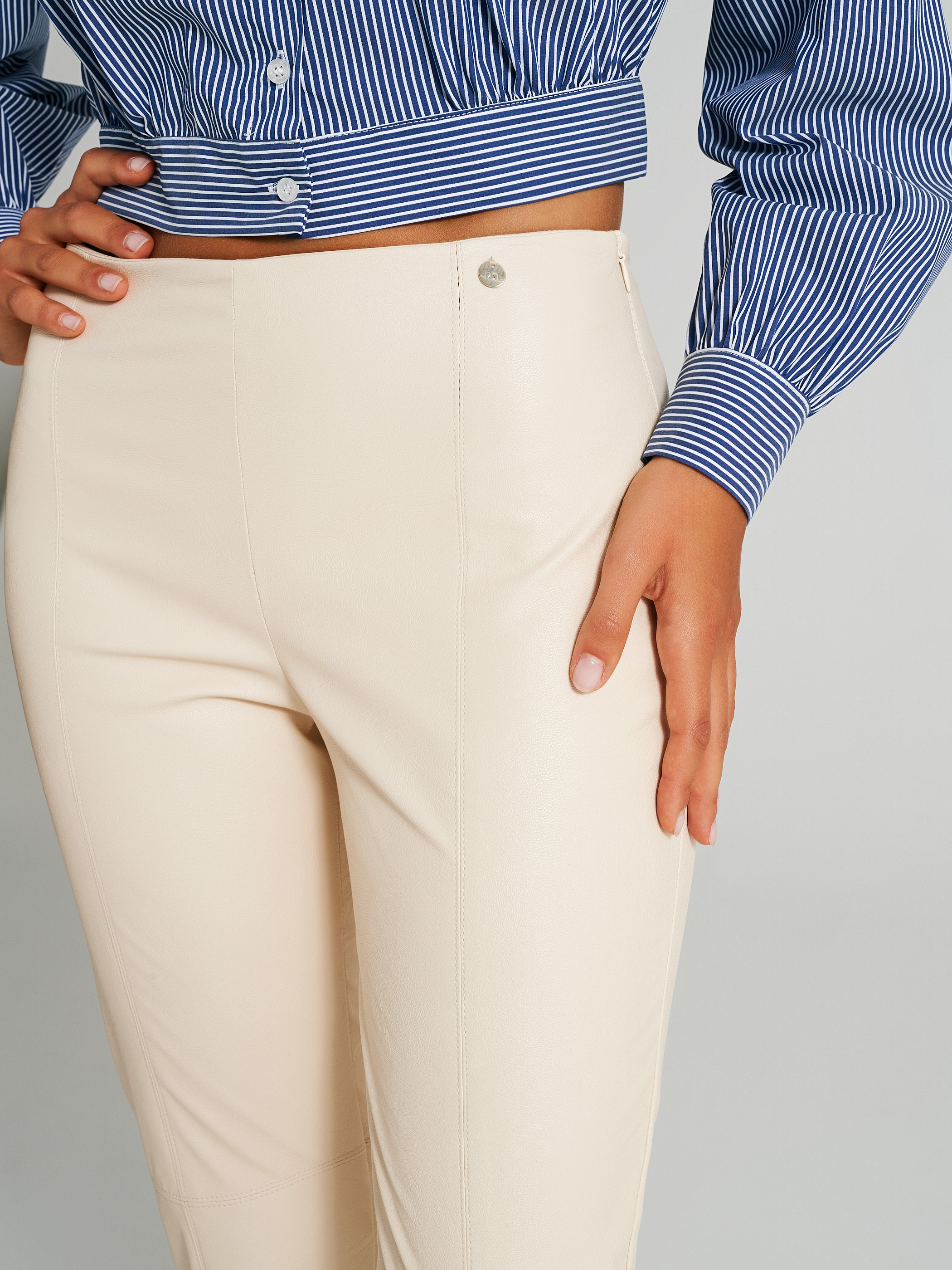 Pantalon droit en simili cuir