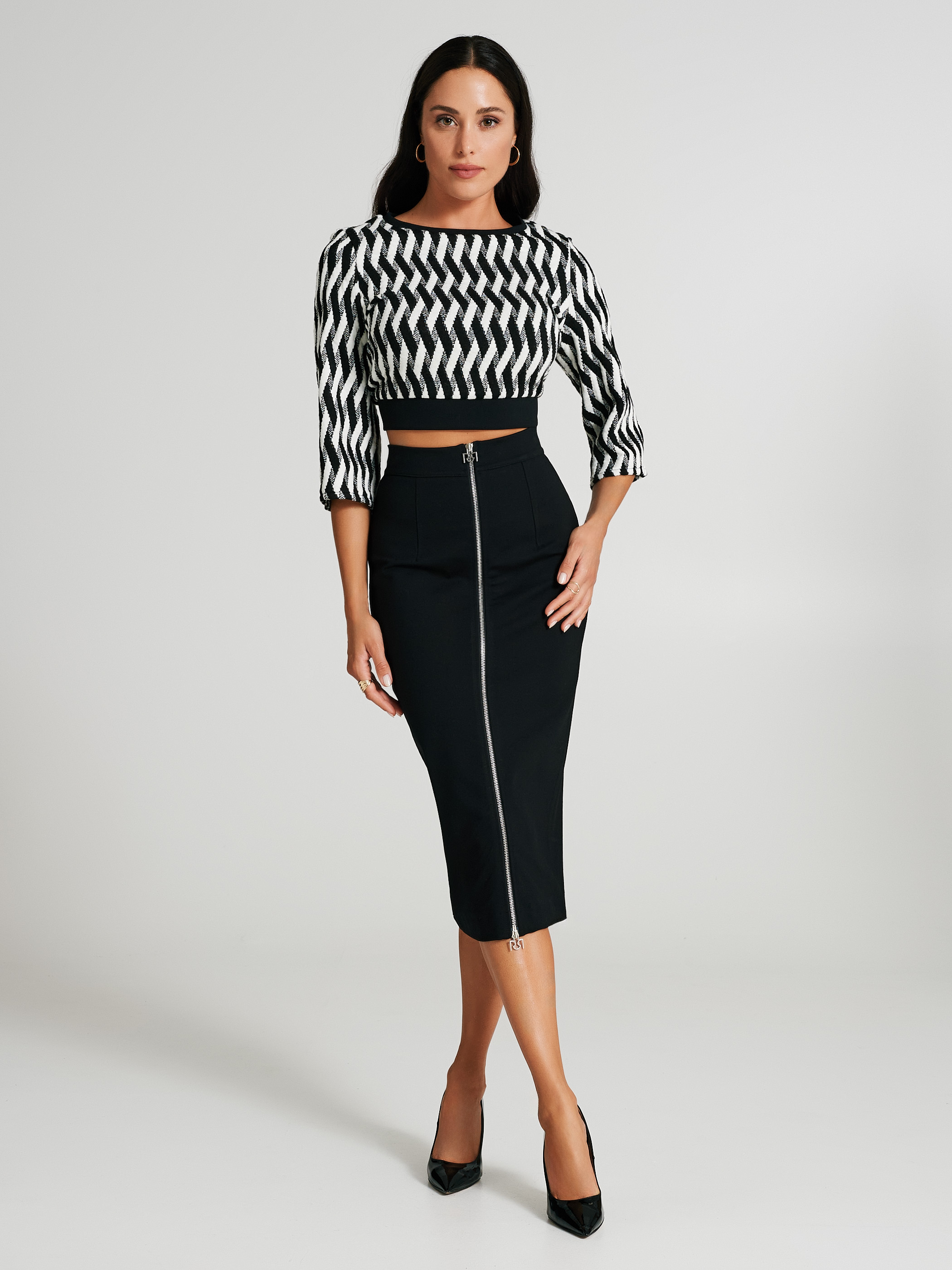 Black and white online pencil skirt with zipper
