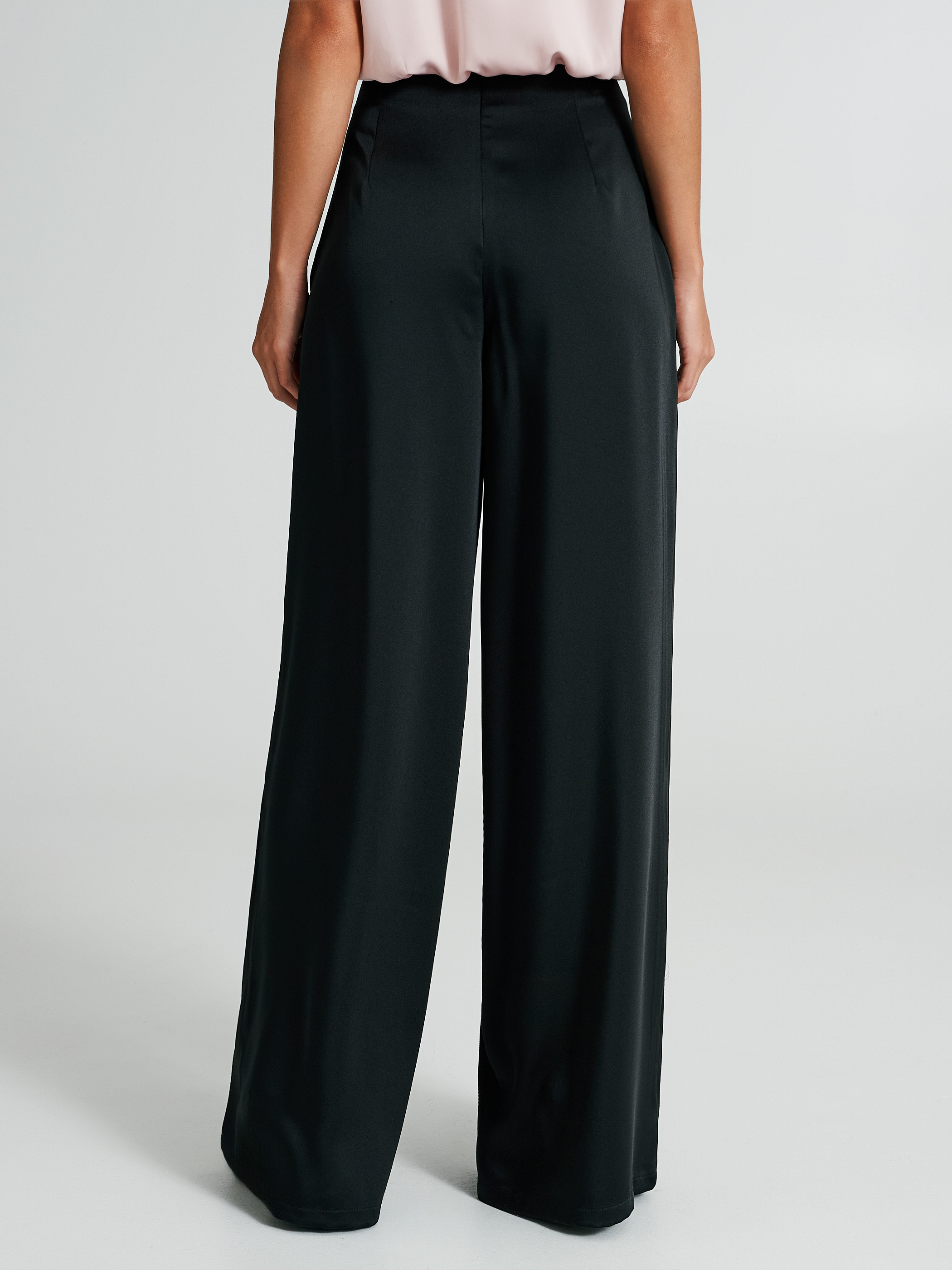Pantaloni best sale neri rinascimento