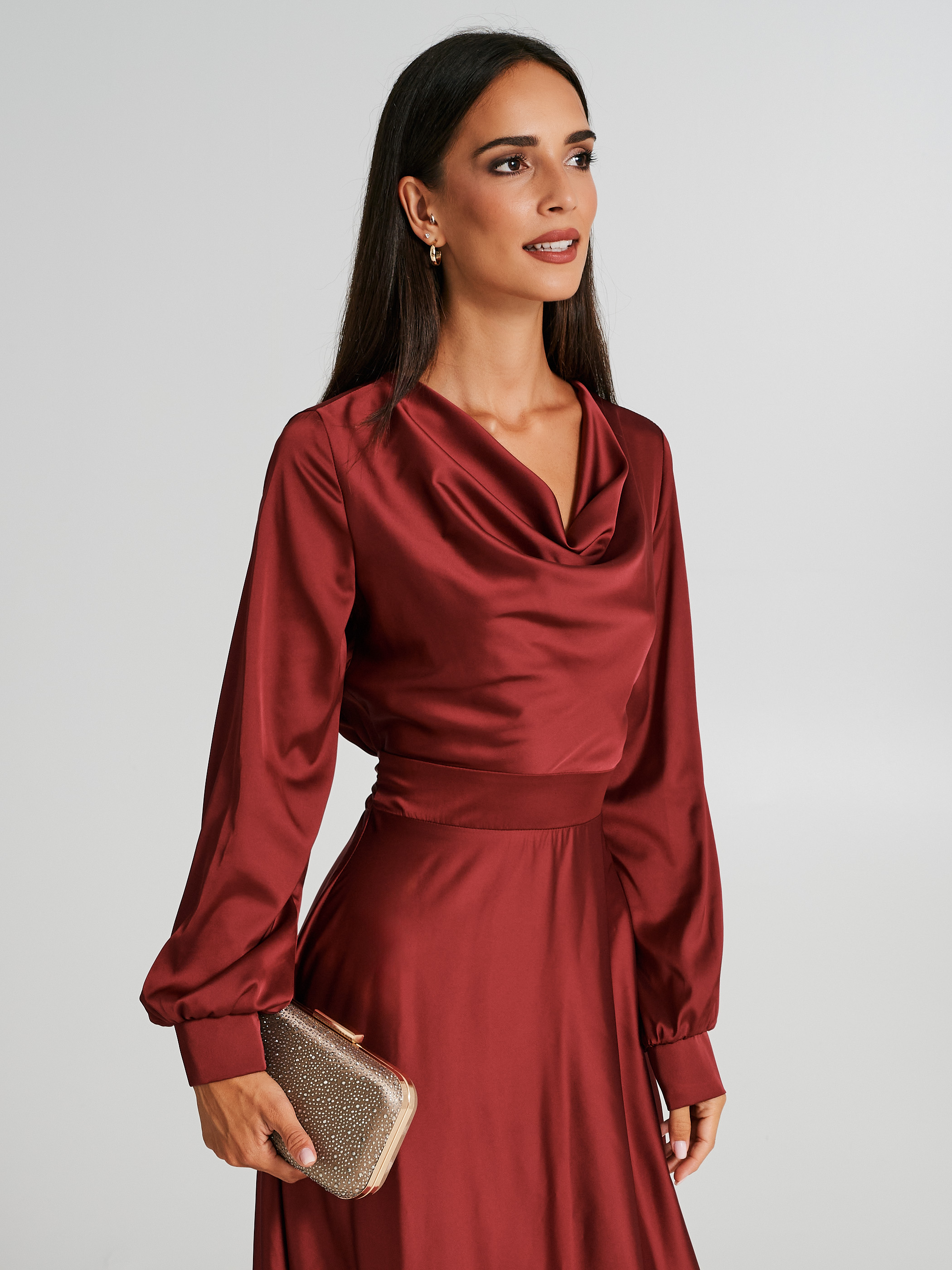 Robe rouge col discount benitier
