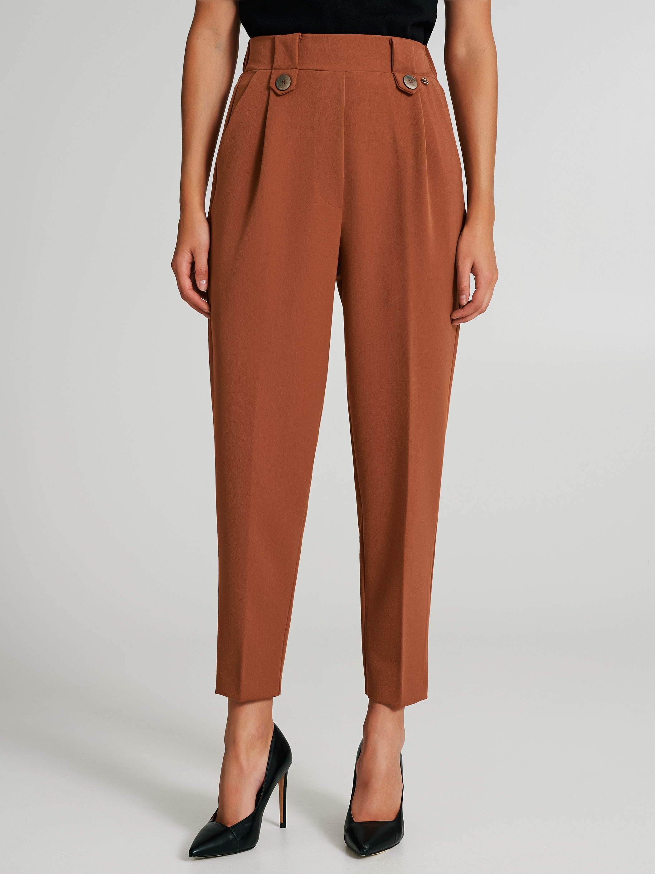 Pantaloni a carota best sale outfit