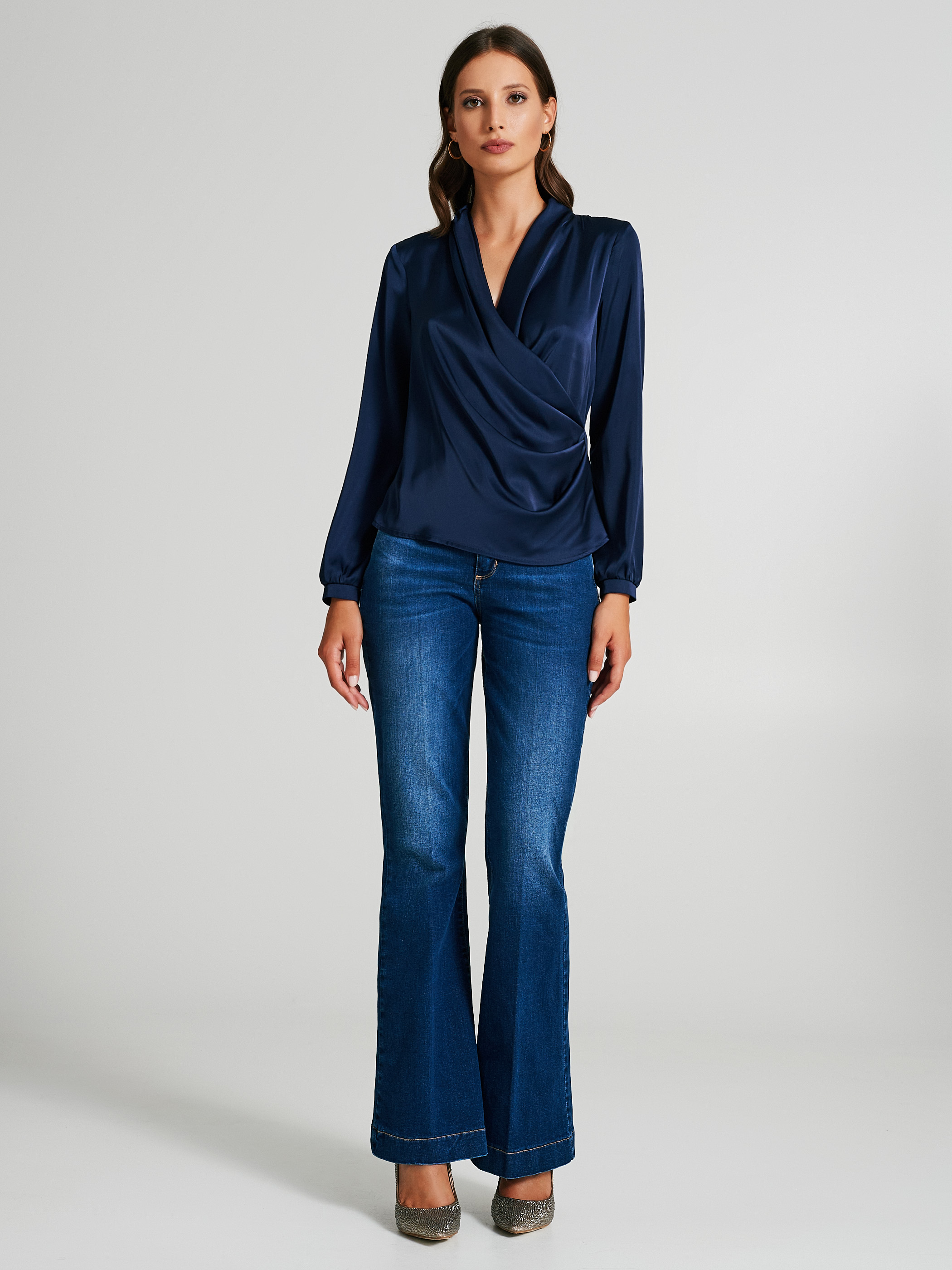 Blusa con scollo incrociato