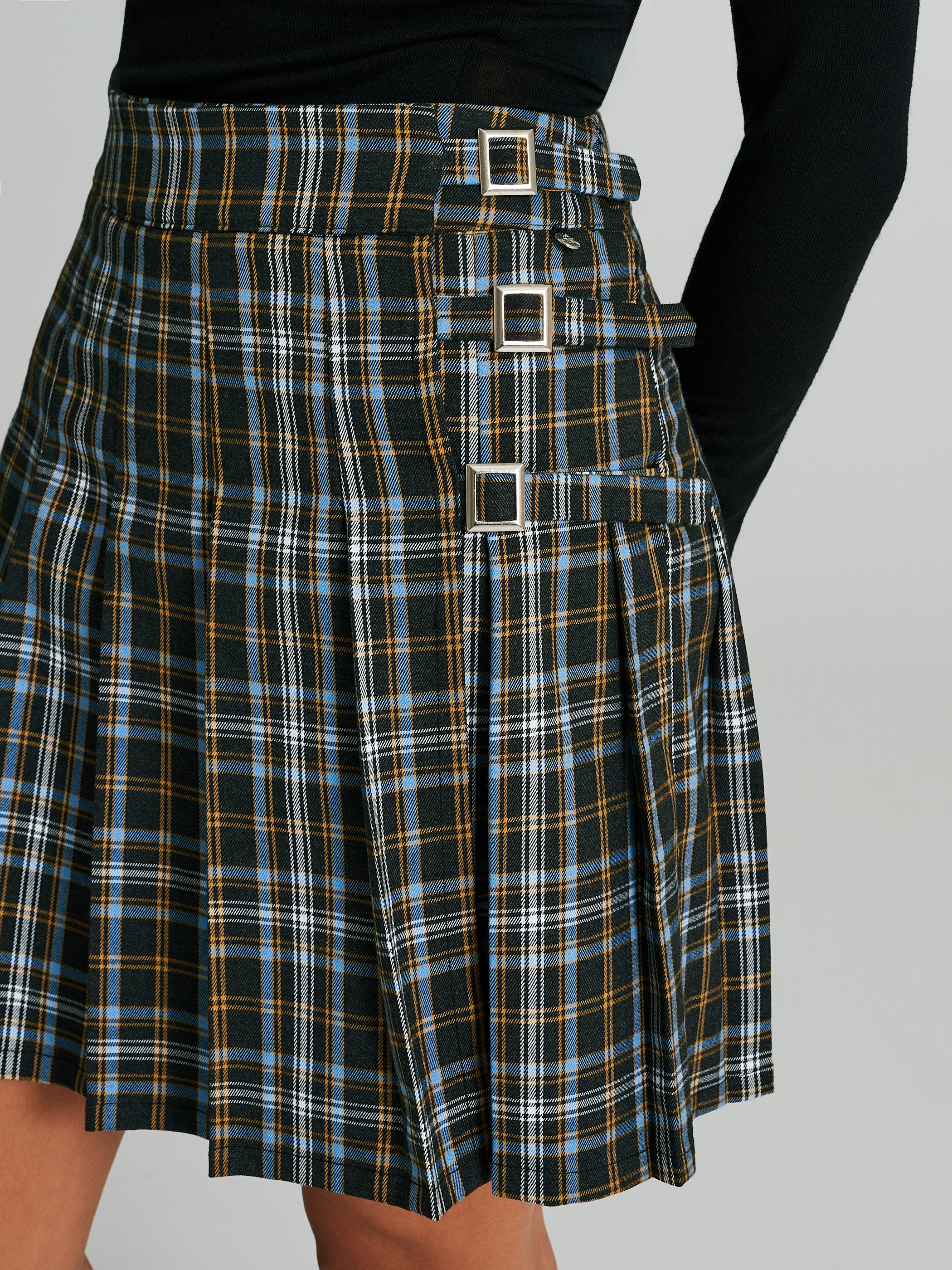 Short pleated checkered skirt
