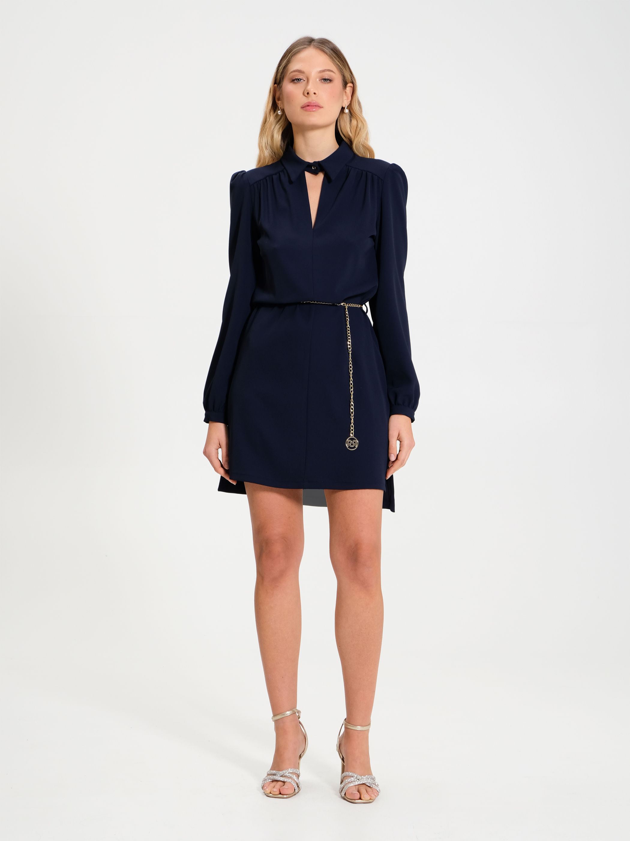 Robe avec petit col et ceinture a chaine