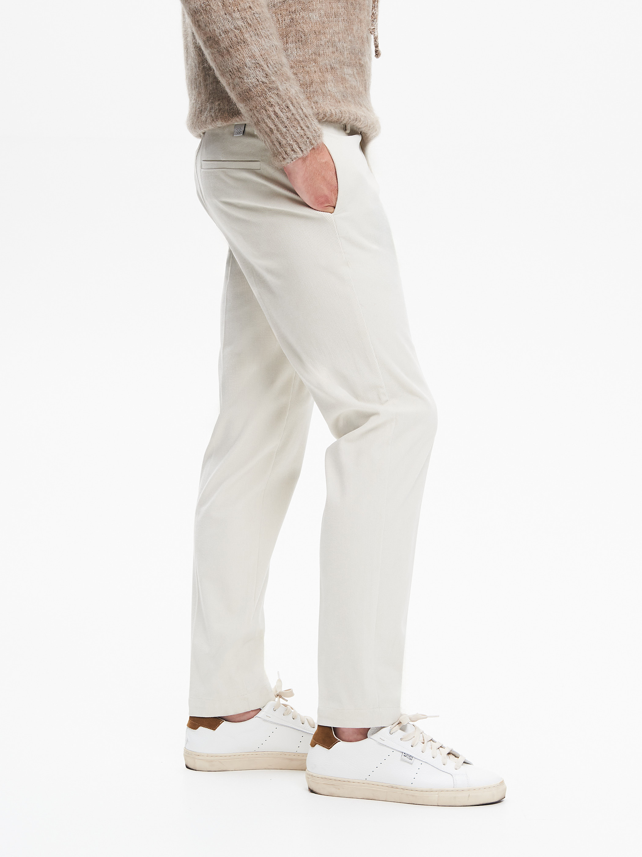 Outfit con pantaloni whelen bianchi uomo