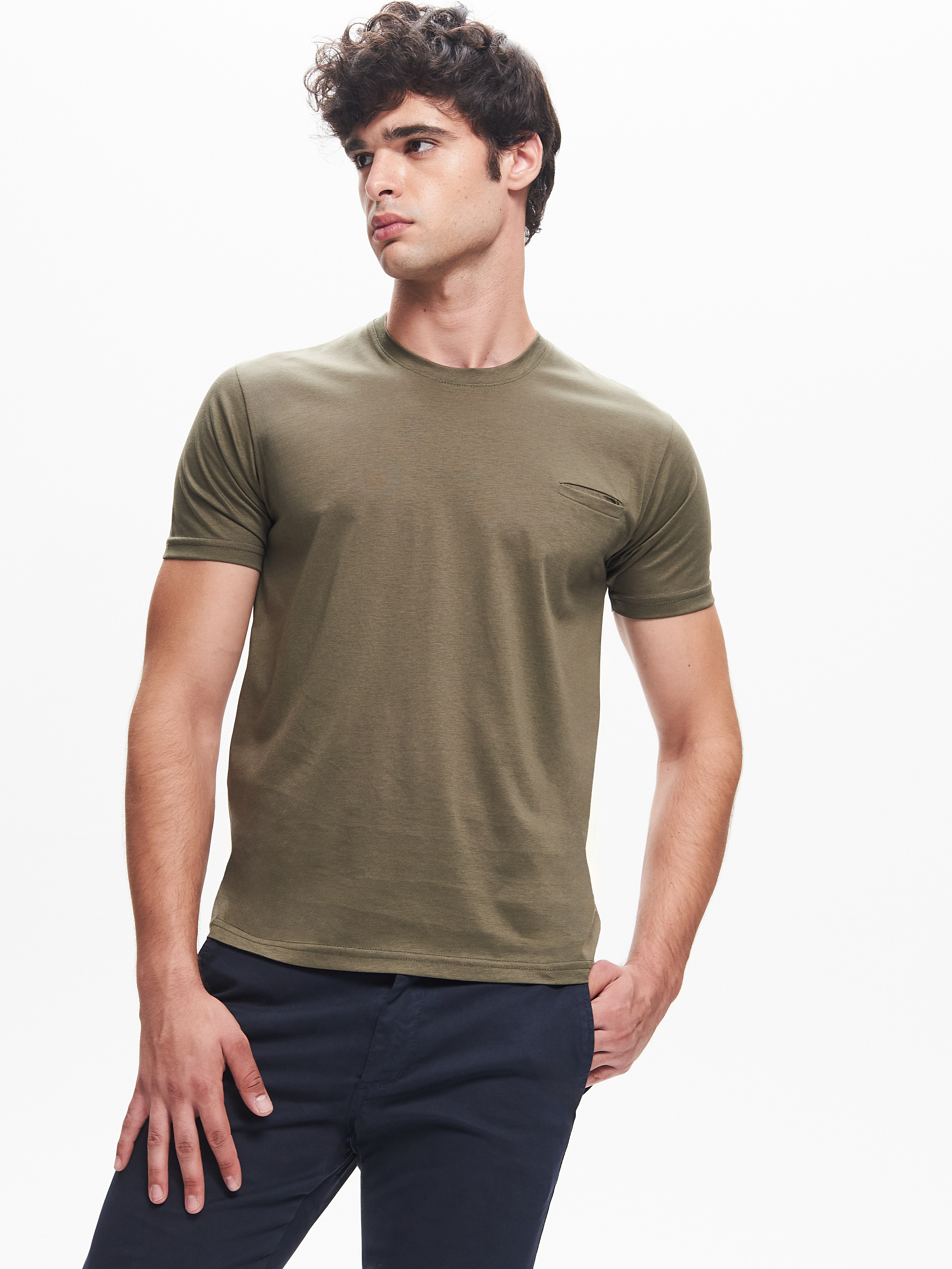 T shirt avec poche homme 2025