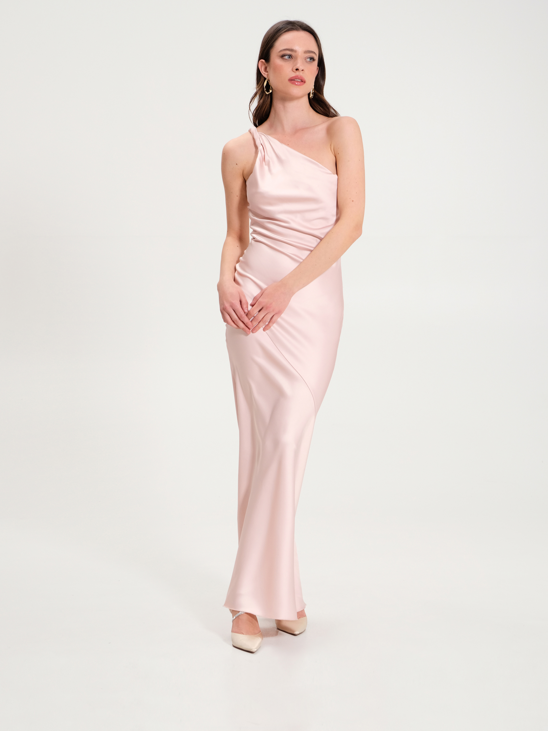 Robe epaule denudee rose a bride Rinascimento