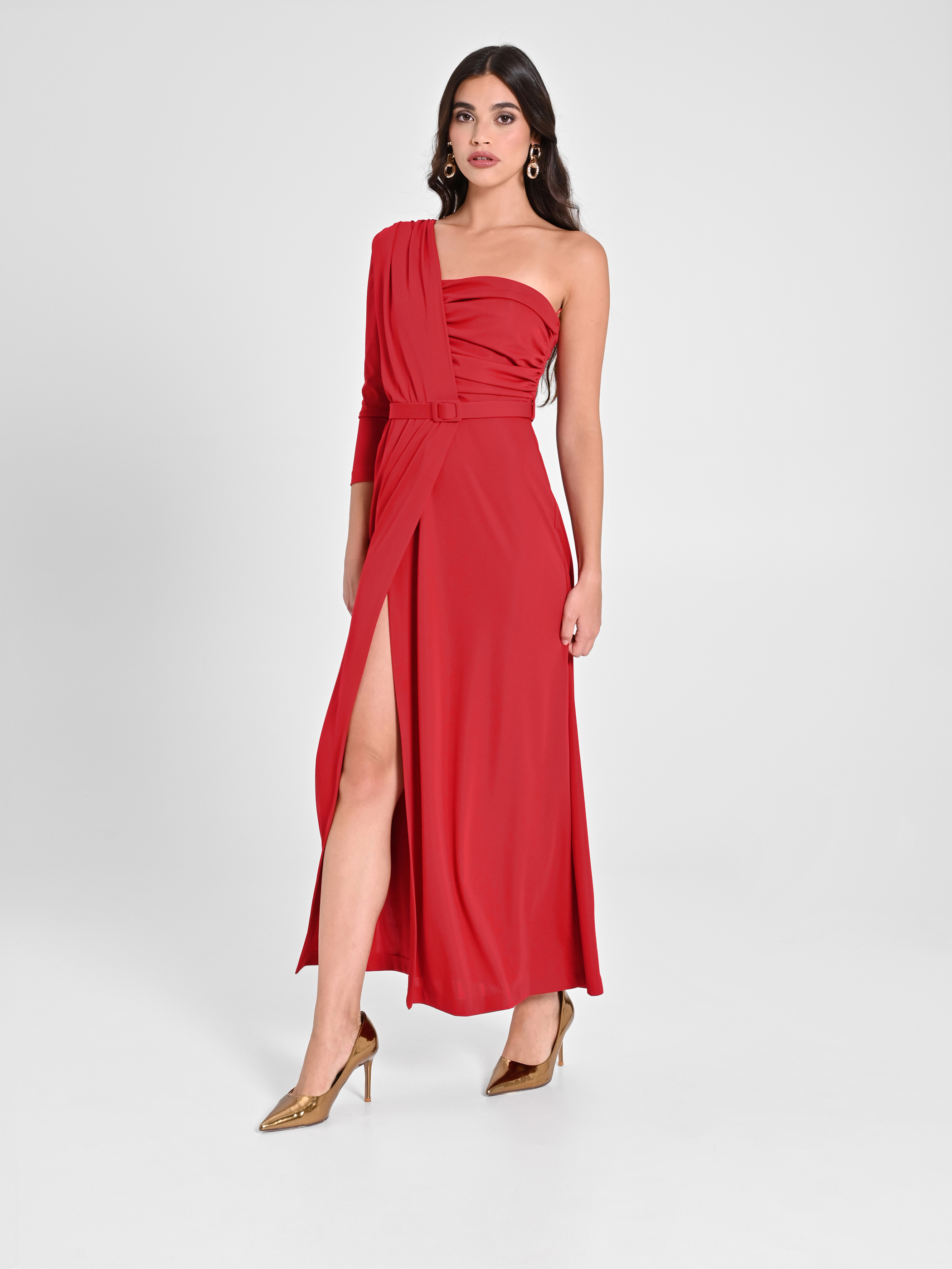 Robe drapee a epaule denudee rouge Rinascimento