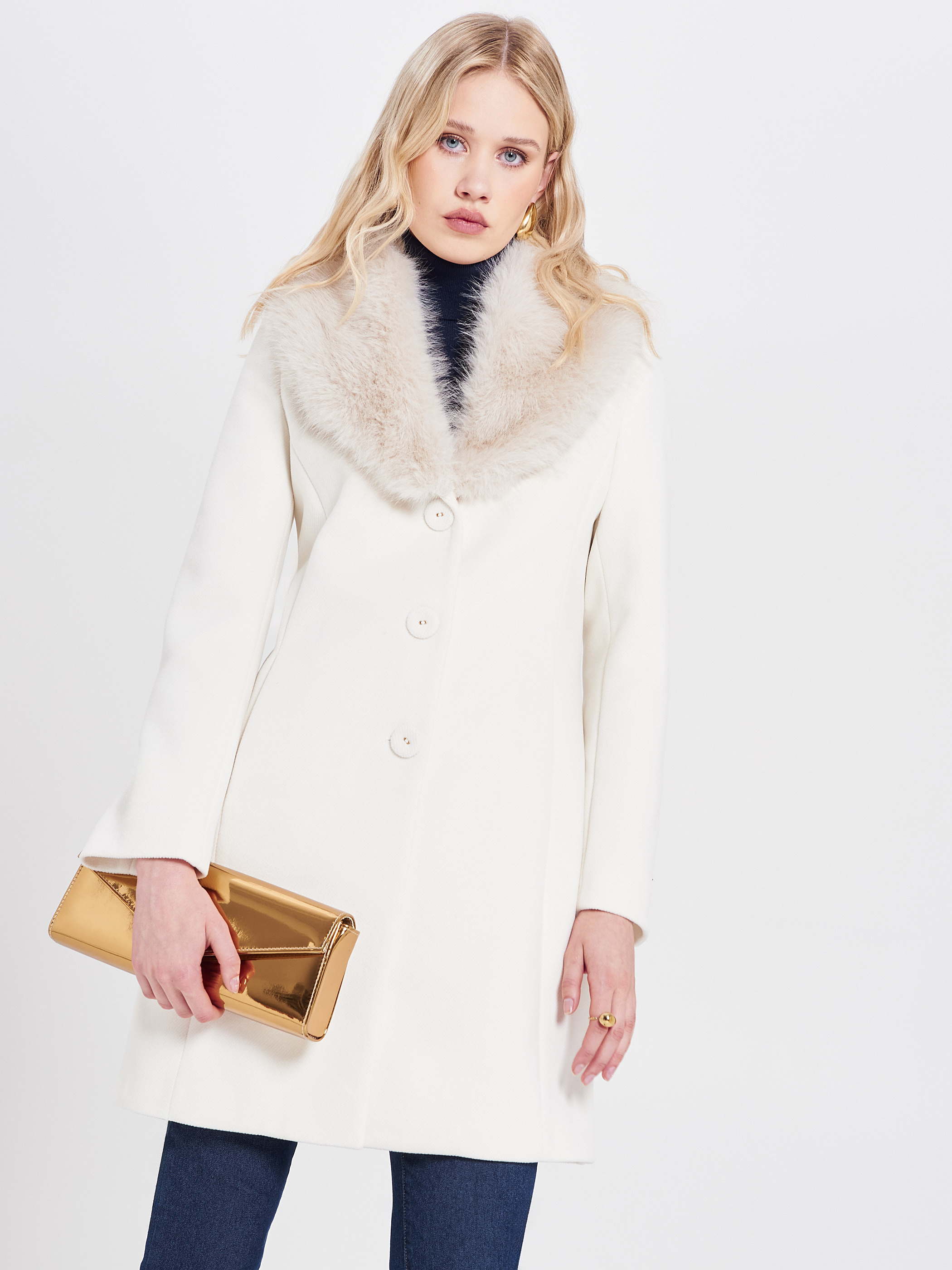Kaye – Thicken Faux Fur Coat – EssenceLane