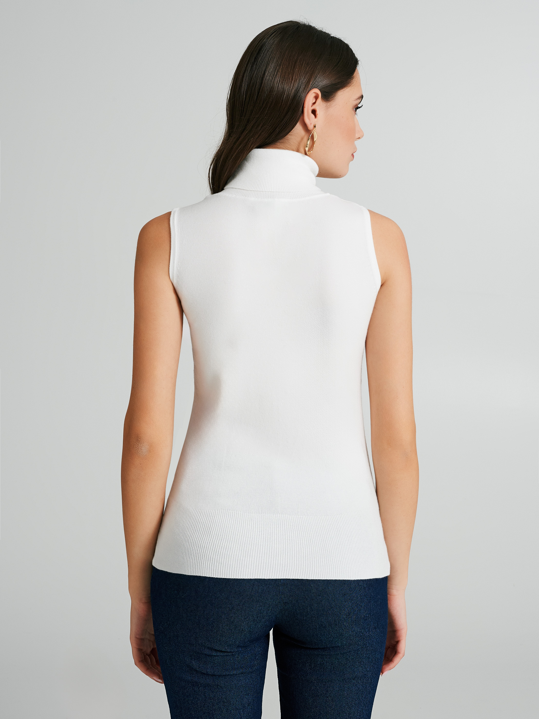 Sleeveless turtleneck sweater
