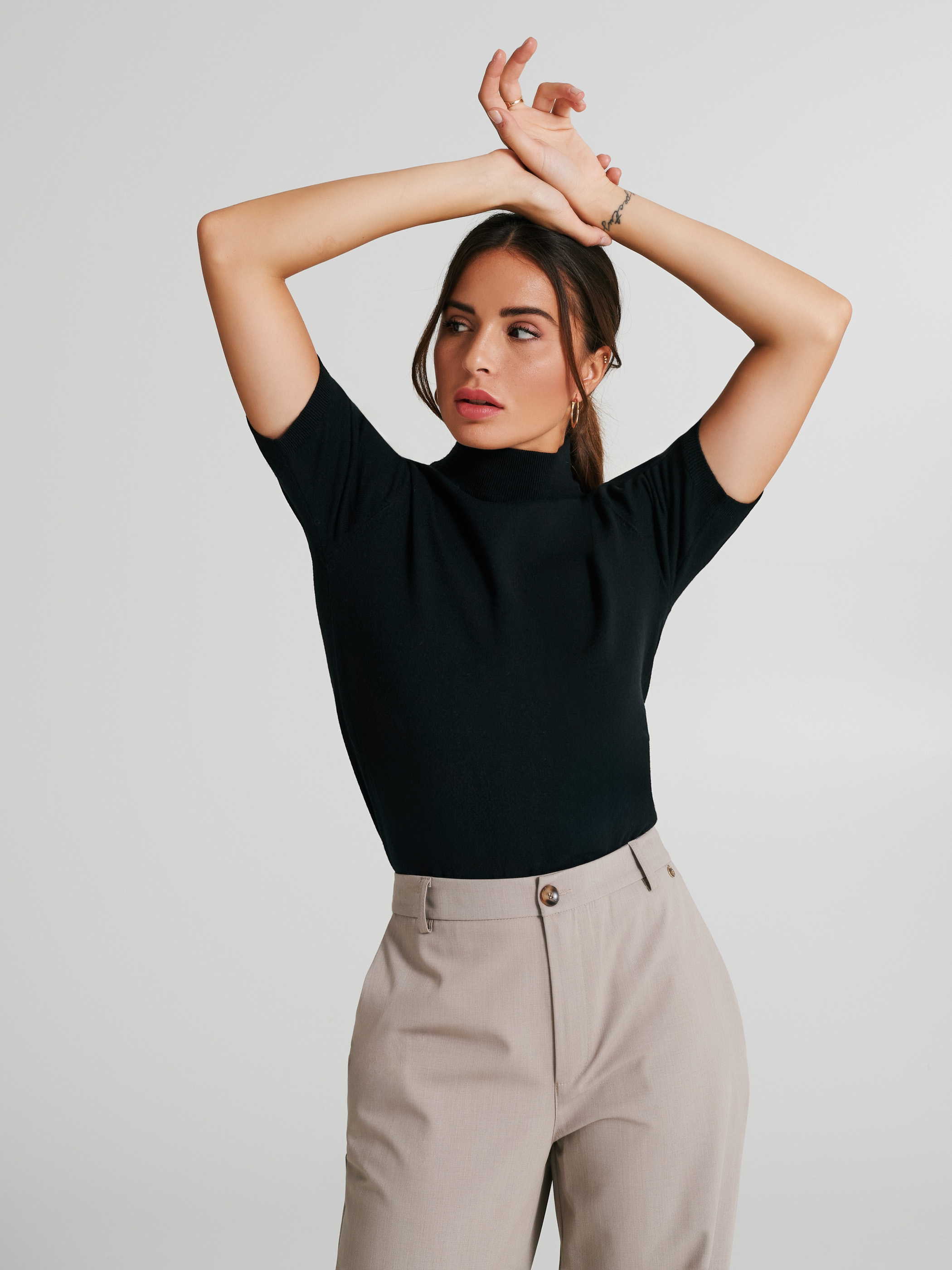 Short sleeved turtleneck sweater
