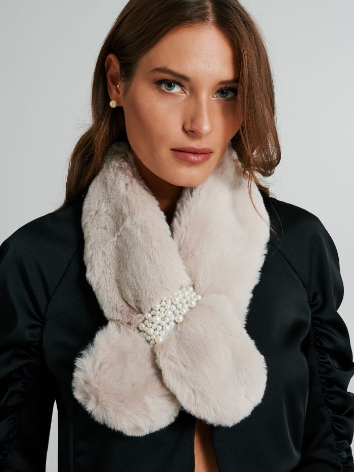 Faux fur collar with pearls   Rinascimento