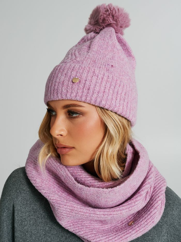 Hat with pom-pom   Rinascimento