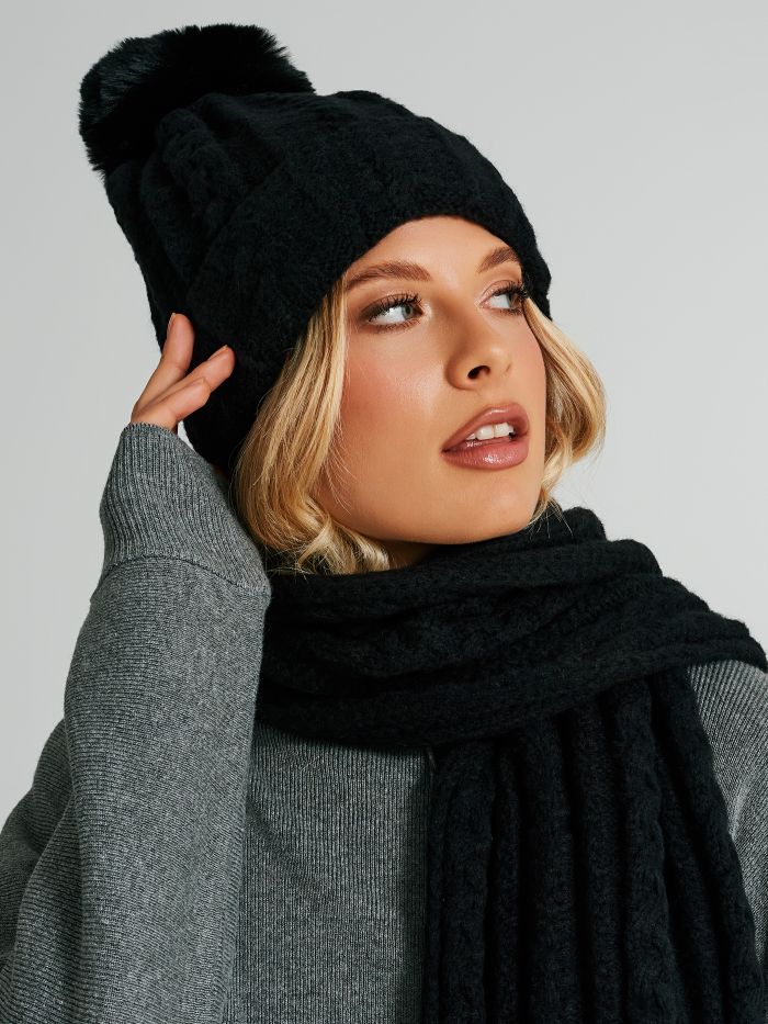 Cable-knit hat with pom-pom   Rinascimento