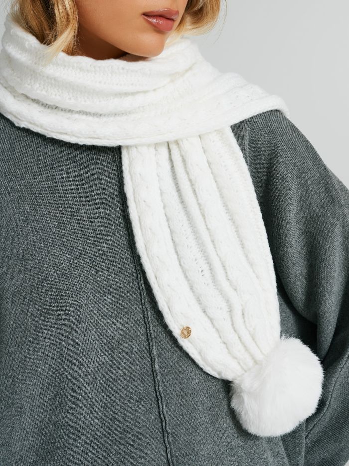 Scarf with pom-pom   Rinascimento