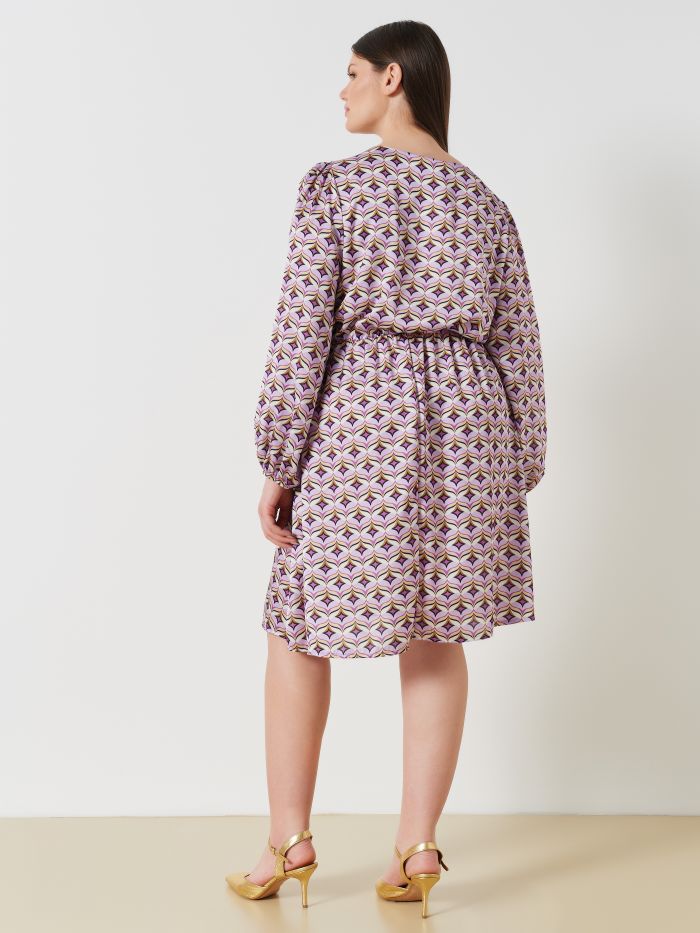 Robe curvy en satin imprimé géométrique  Rinascimento