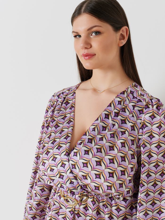 Robe curvy en satin imprimé géométrique  Rinascimento