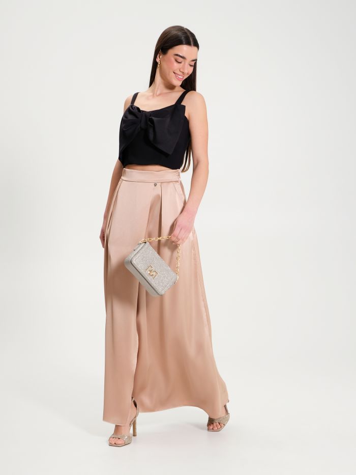 Silk skirt with slit outlet