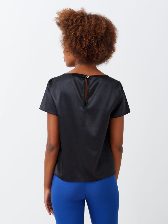 Black Satin T-shirt Boxy, t-shirt style blouse made in lightweight satin with clean lines. The t-shirt is ideal as an under jacket layer, or for adding a touch of shimmer to a casual look. The model is 1.73 cm tall and wears size S. The garment is completely made in Italy.  Rinascimento