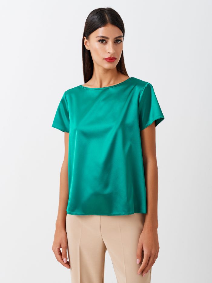 Green Satin T-shirt Boxy, t-shirt style blouse made in lightweight satin with clean lines. The t-shirt is ideal as an under jacket layer, or for adding a touch of shimmer to a casual look. The model is 1.73 cm tall and wears size S. The garment is completely made in Italy.  Rinascimento
