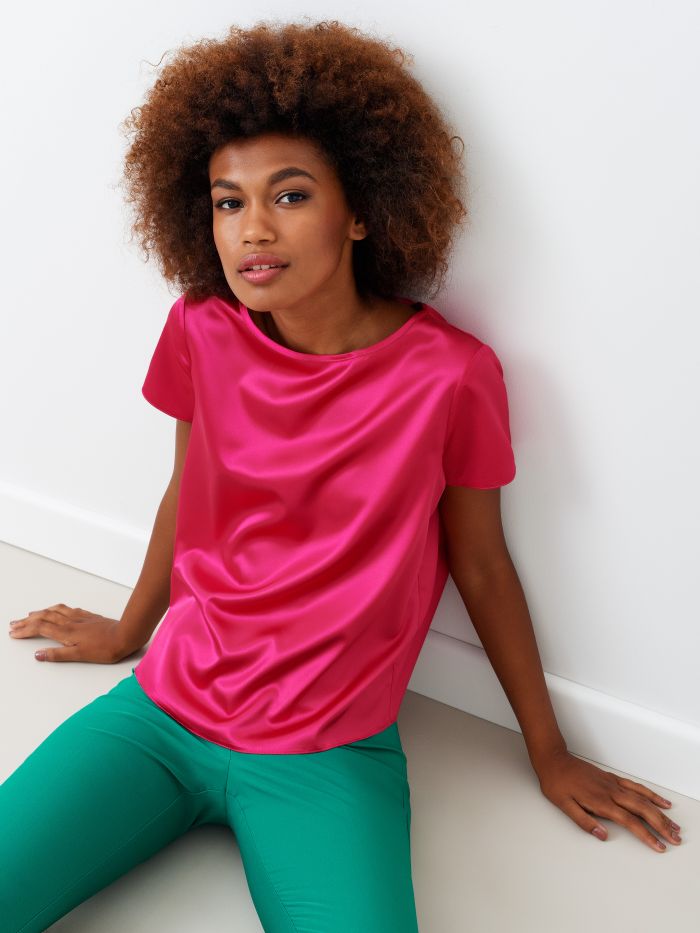 Fuchsia Satin T-shirt Boxy, t-shirt style blouse made in lightweight satin with clean lines. The t-shirt is ideal as an under jacket layer, or for adding a touch of shimmer to a casual look. The model is 1.73 cm tall and wears size S. The garment is completely made in Italy.  Rinascimento