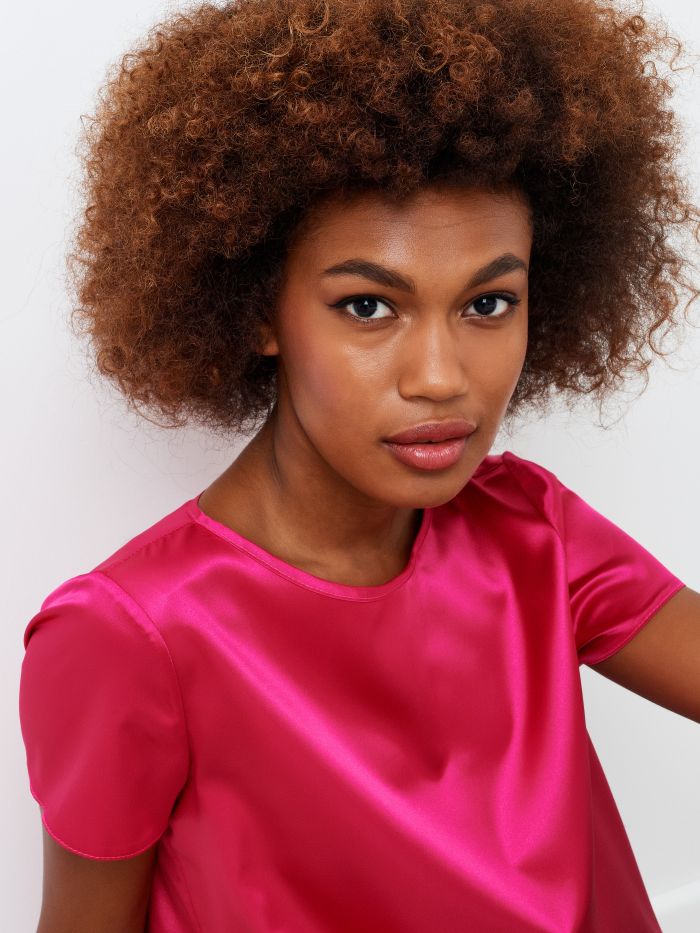 Fuchsia Satin T-shirt Boxy, t-shirt style blouse made in lightweight satin with clean lines. The t-shirt is ideal as an under jacket layer, or for adding a touch of shimmer to a casual look. The model is 1.73 cm tall and wears size S. The garment is completely made in Italy.  Rinascimento