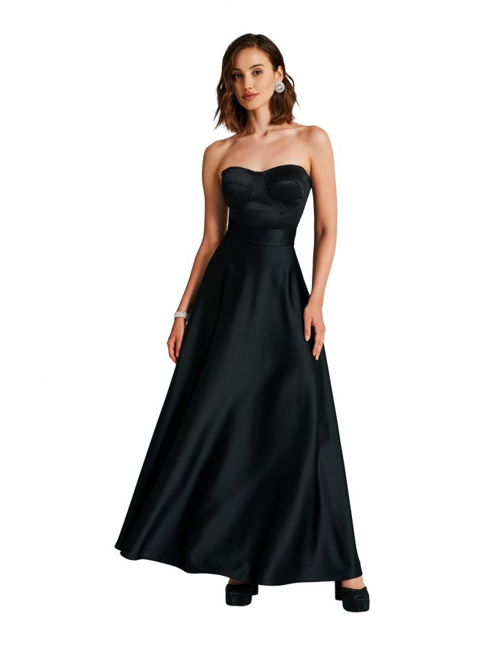 Long full skirt in satin.  Rinascimento