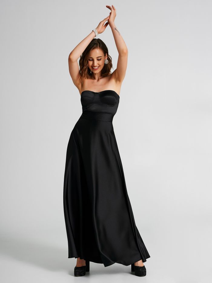 Long full skirt in satin.  Rinascimento