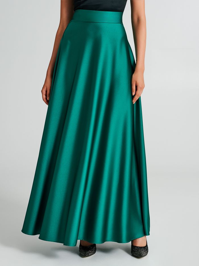 Long full skirt in satin.  Rinascimento