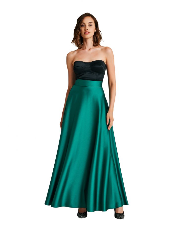 Long full skirt in satin.  Rinascimento
