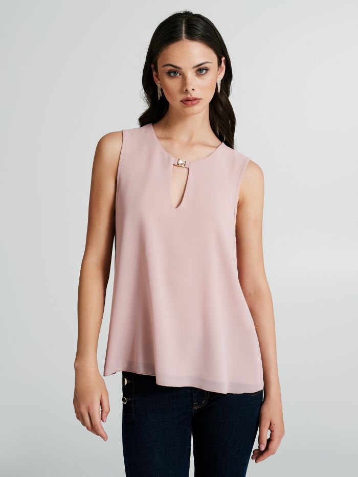 Top with jewelled button.  Rinascimento