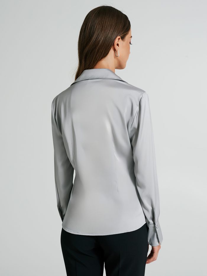Taillierte Bluse aus Satin mit Knöpfen  Rinascimento