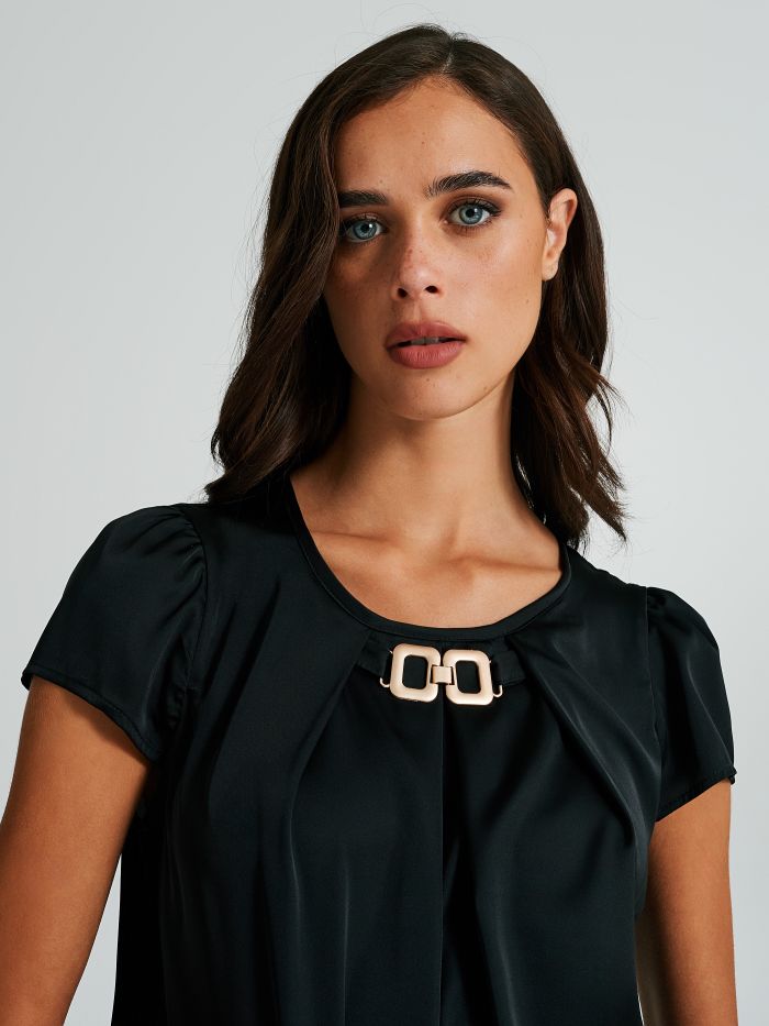 Blusa boxy con dettaglio gioiello  Rinascimento