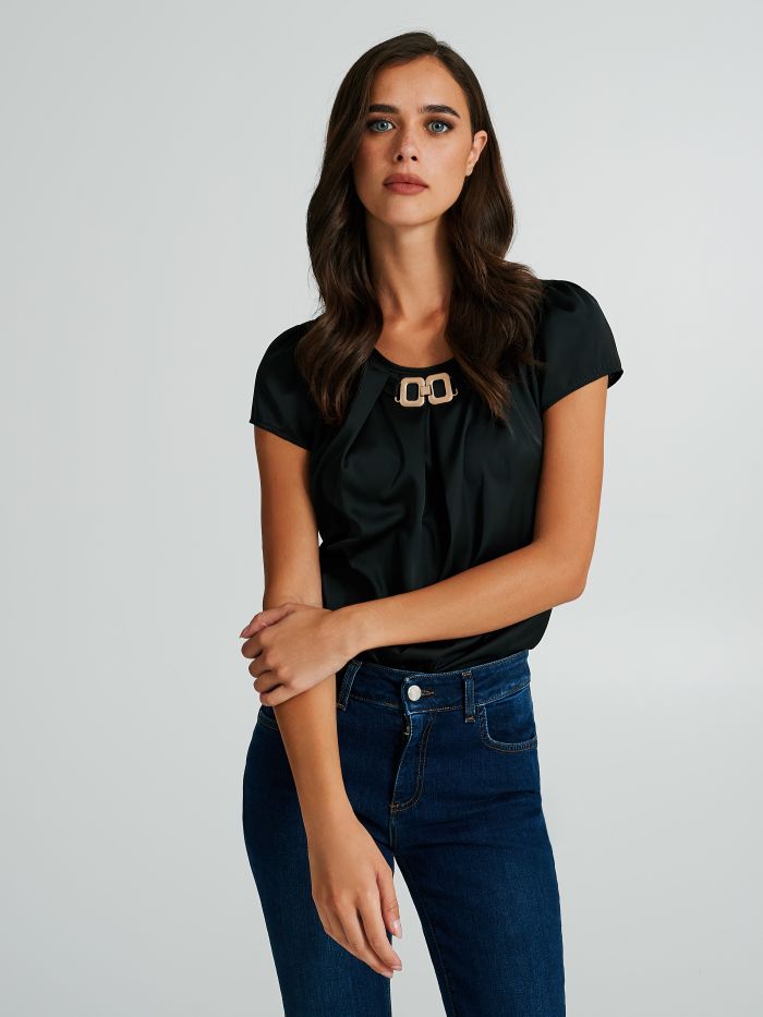 Blusa boxy con dettaglio gioiello  Rinascimento