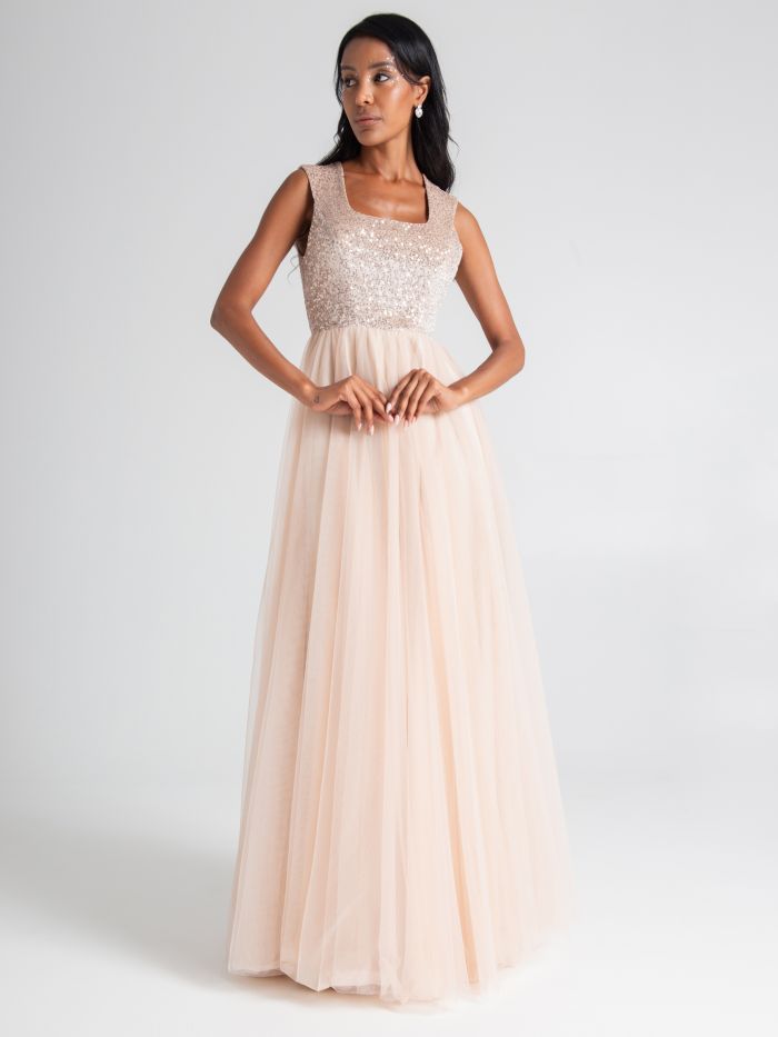 Abito con gonna in tulle e strascico  Rinascimento