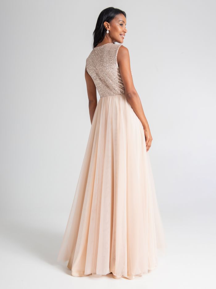 Abito con gonna in tulle e strascico  Rinascimento