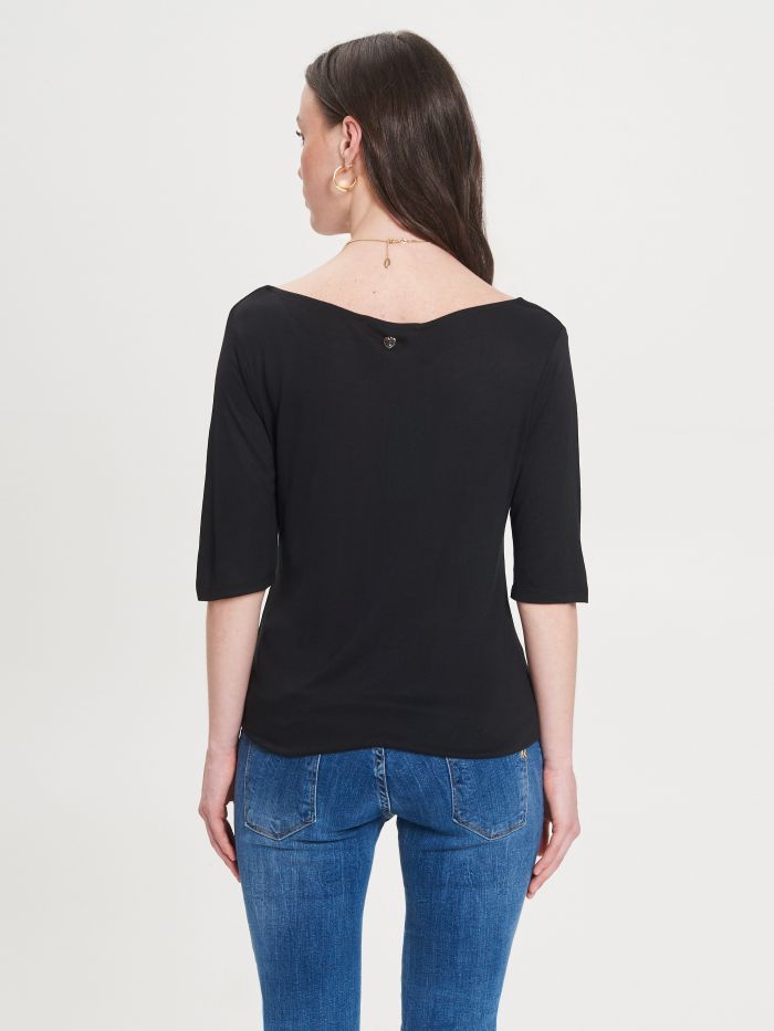Slim-T-Shirt aus 100 % ECOVERO® Viskose in Schwarz  Rinascimento