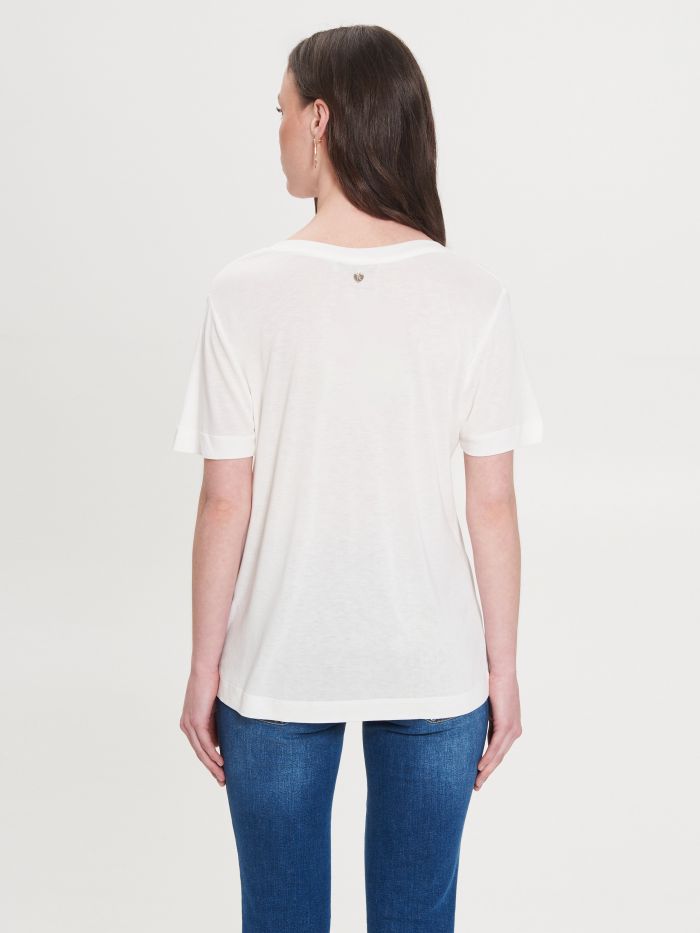 Lässiges T-Shirt aus 100 % ECOVERO®-Viskose in Cremeweiß   Rinascimento