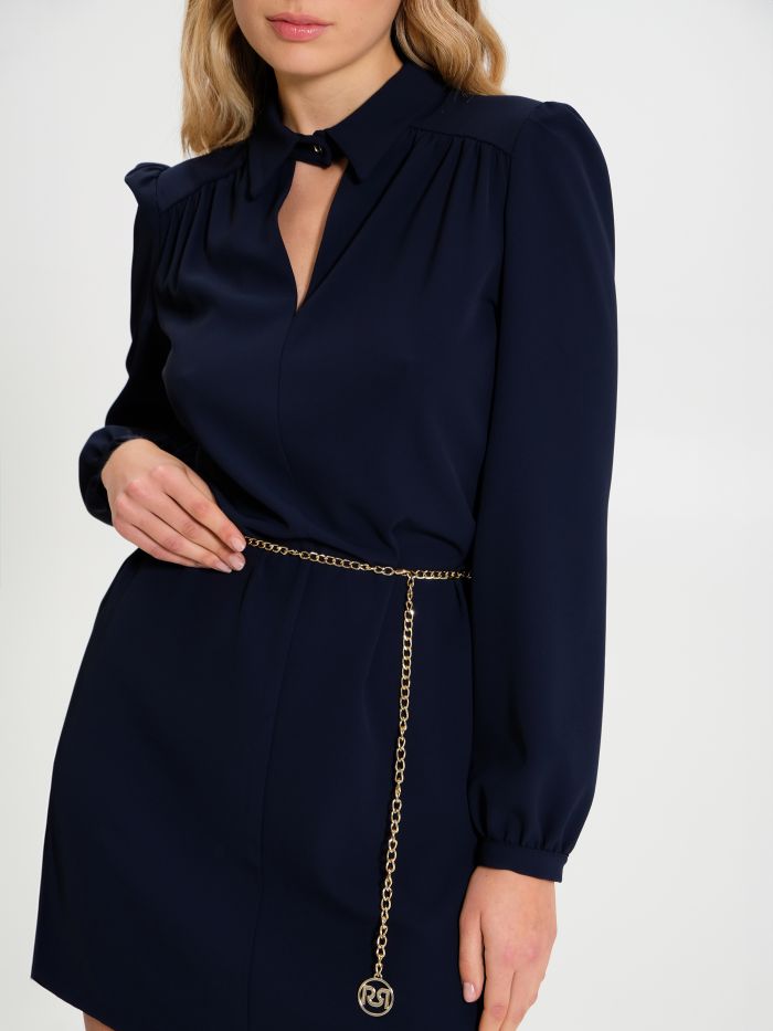 Robe avec petit col et ceinture a chaine