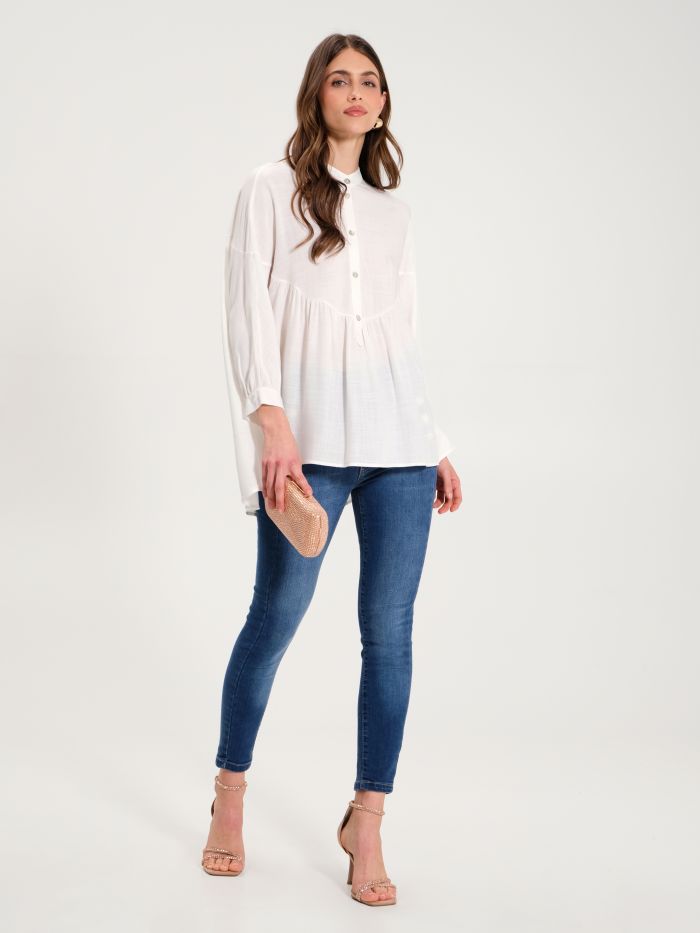 White blouse in Viscose fabric in_i7