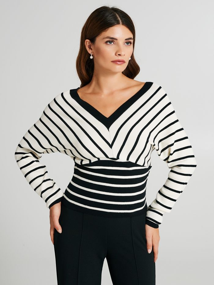 Pullover mit gestreiftem Ausschnitt   Rinascimento